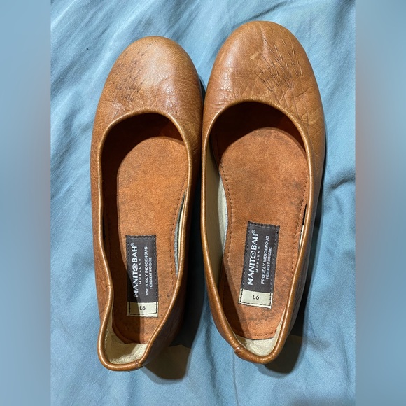 Manitobah Mukluks Slip on Flats - Picture 3 of 6